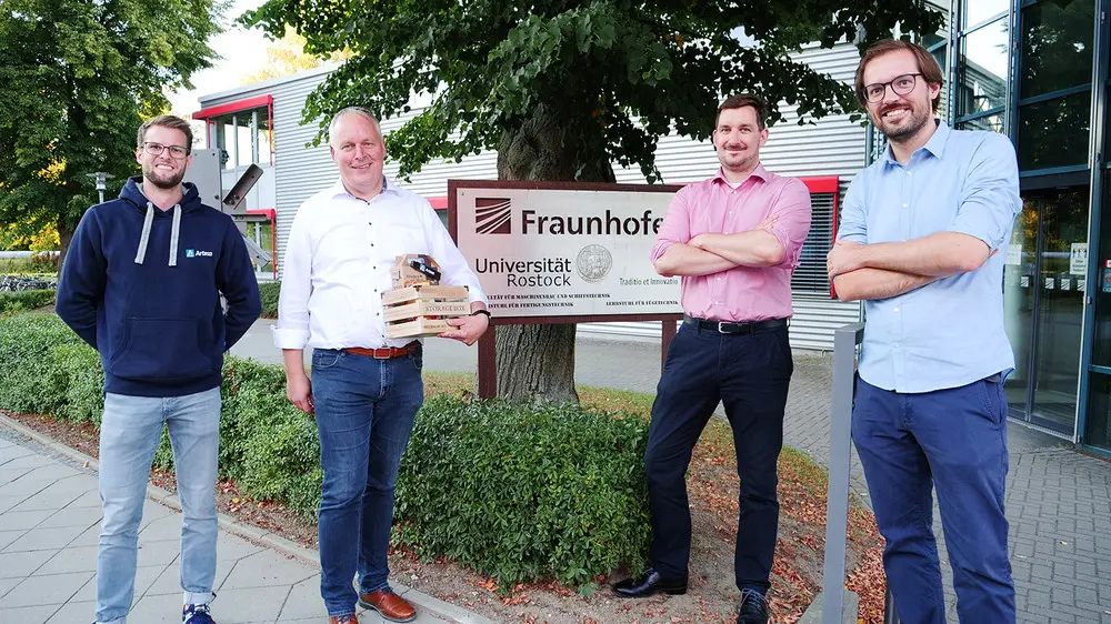 Geschenkübergabe am Fraunhofer IGP zum Abschied des Artesa-Teams